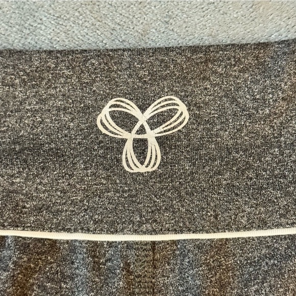 TNA Charcoal Gray Leggings
#1206 - Picture 9 of 10